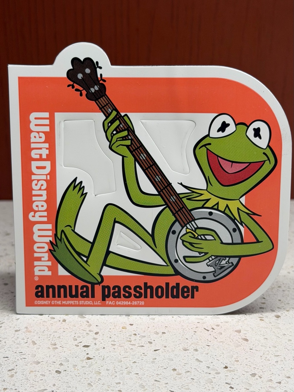 BRAND NEW 2026 DISNEY ANNUAL PASSHOLDER MUPPETS KERMIT BANJO MAGNET 🧲 🐸 🪕